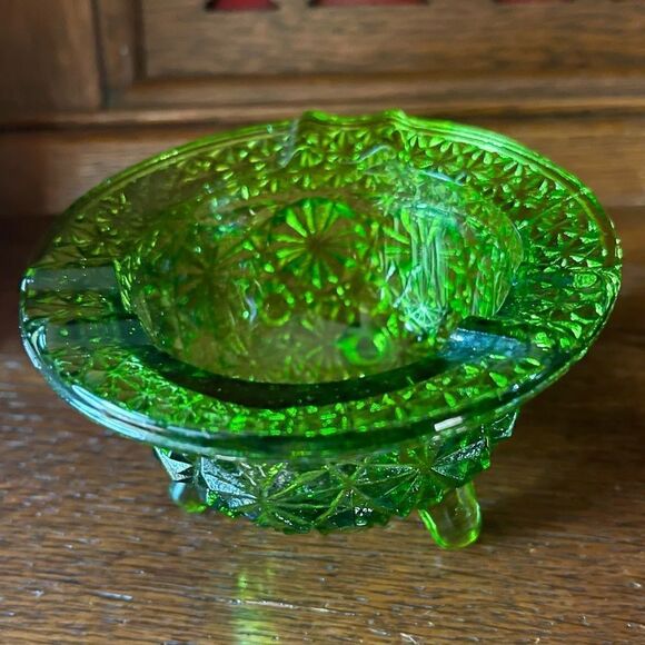 Vintage Smith Glass Daisy and Button Green Footed Ashtray Incense Trinket Bowl - Picture 4 of 15